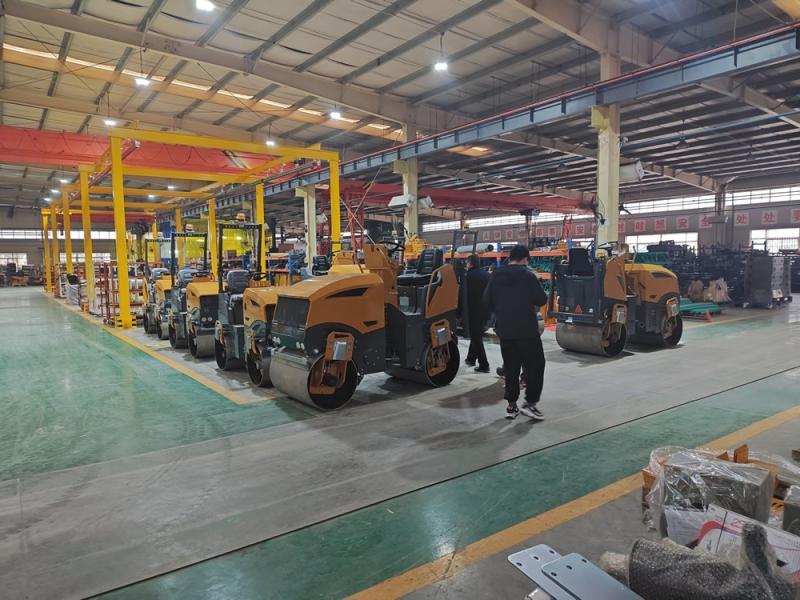 小型壓路機(jī)價(jià)格不能盲從，先把知識(shí)來學(xué)起！